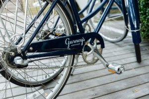 A close up of a navy blue beach cruiser bike with the 168极速赛车官方开奖结果记录体彩 logo