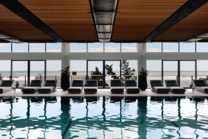 The indoor pool at 168极速赛车官方开奖结果记录体彩 Resort